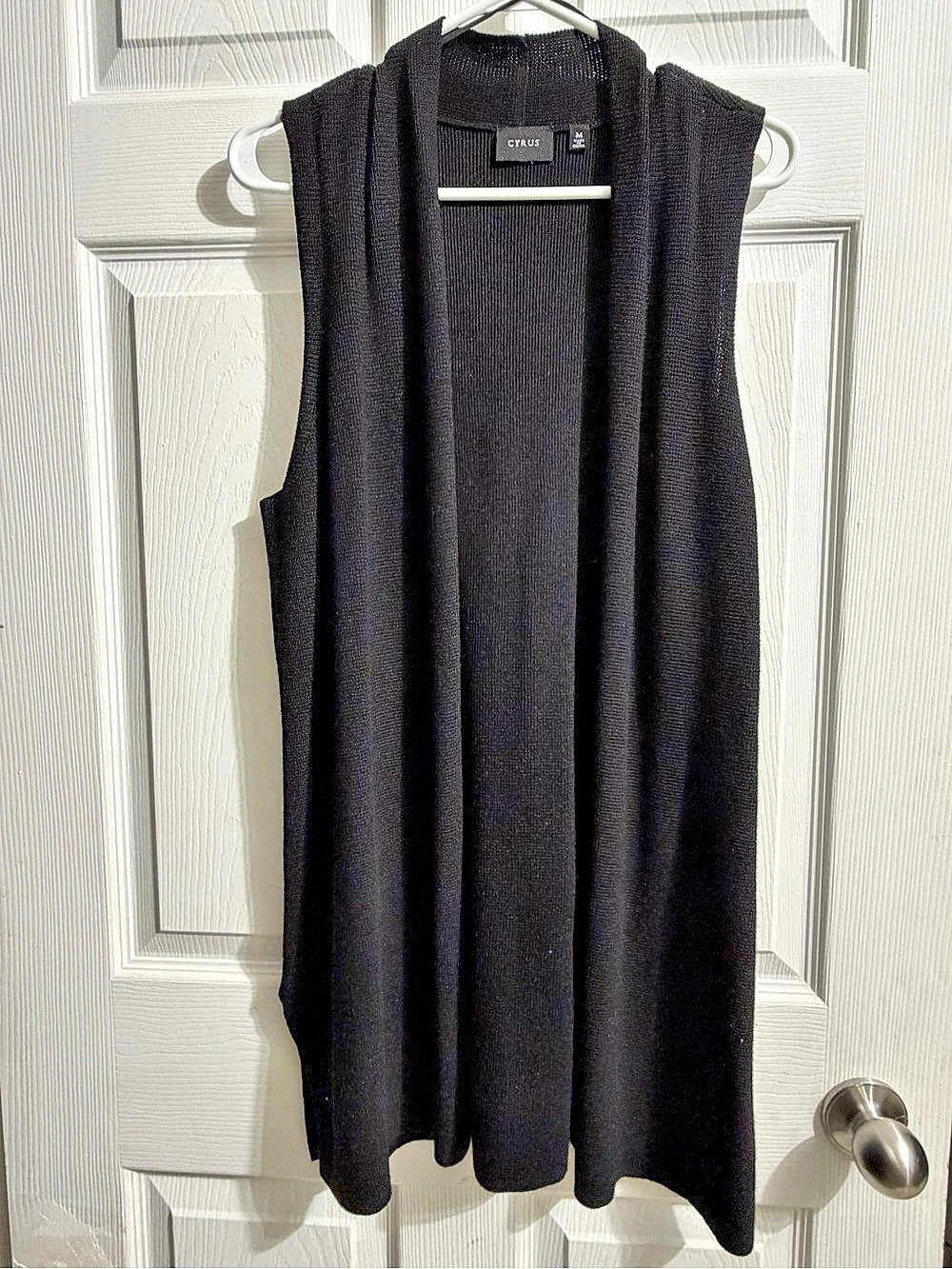CYNLE Black Open Front Vest Size Medium Like New